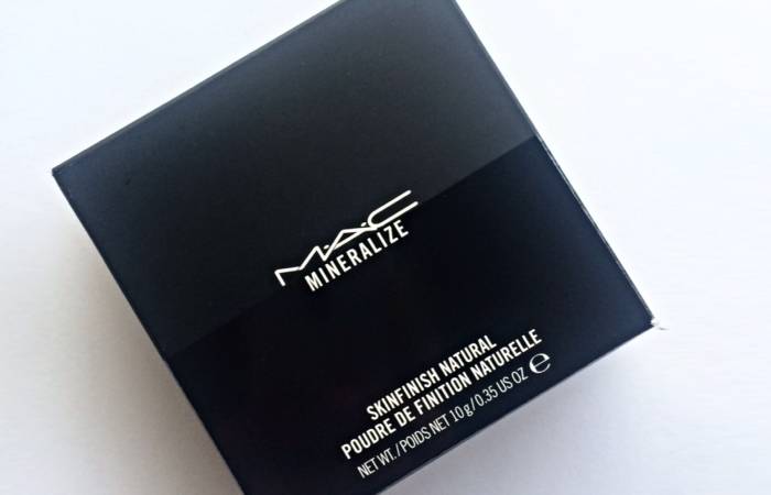 MAC Mineralize Skinfinish Powder box