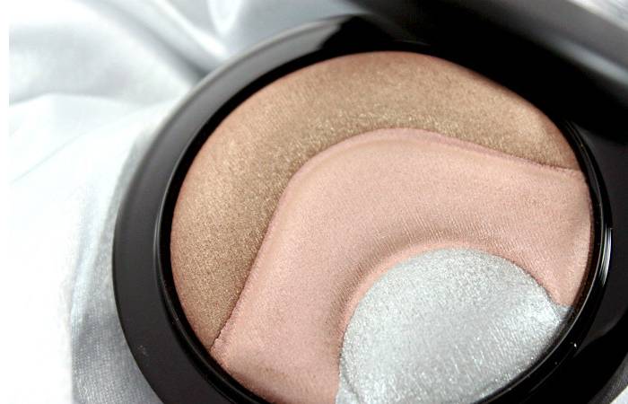 Mineralize Skinfinish in Otherearthly